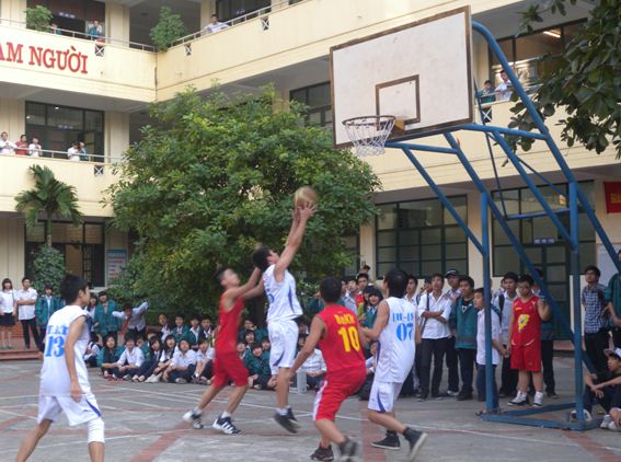 Sôi động chung kết bóng rổ học sinh trường Nguyễn Tất Thành năm học 2011 - 2012